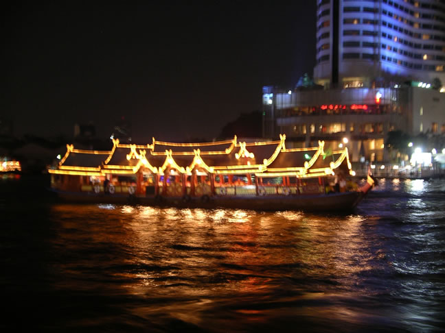 images/Bangkok-Wahn-Fah-boat-3.jpg