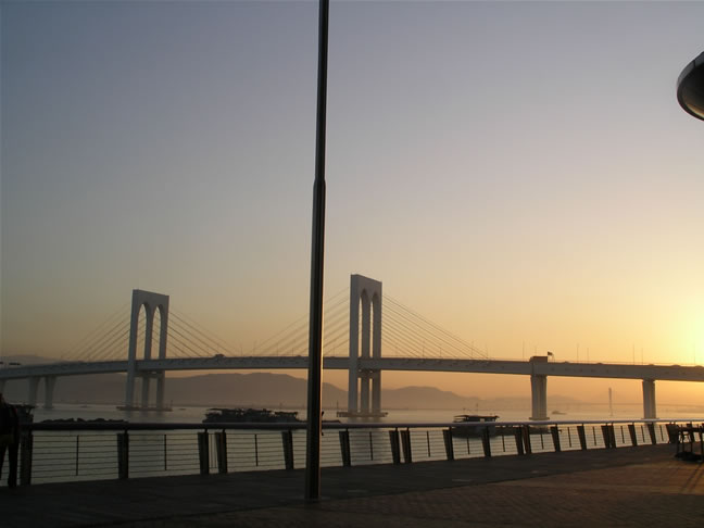 images/Bridge-to-Taipi.jpg