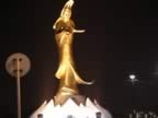 Night-Golden-Statue.jpg (32kb)