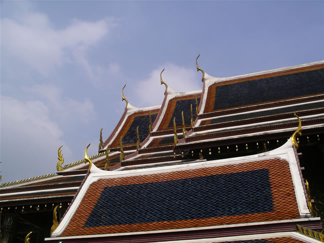 images/Grand_Palace-Emerald-Buddha-Roof-2.jpg