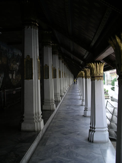 images/Grand_Palace-Hor-Phra-Gandhararat.jpg