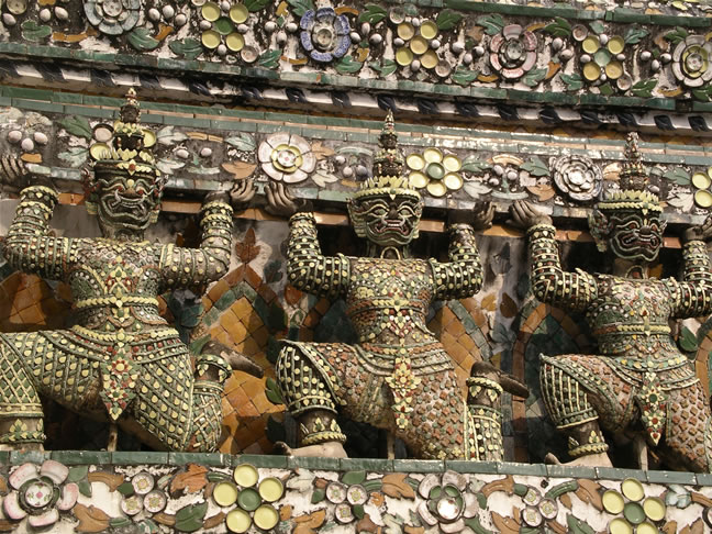 images/Wat-Arun-Tower-Guardians.jpg