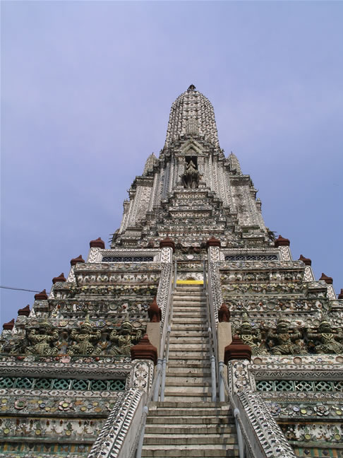 images/Wat-Arun-looking-up-1.jpg