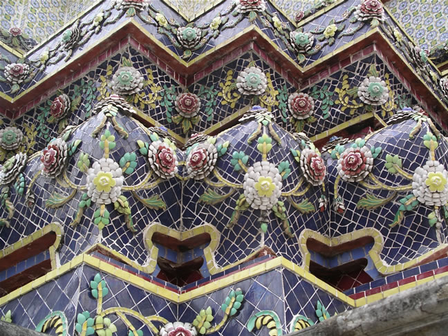 images/Wat-Pho-temples-tilework-1.jpg