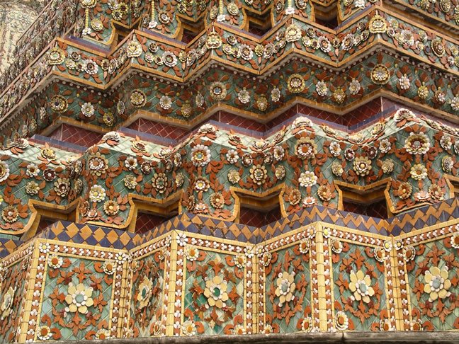 images/Wat-Pho-temples-tilework-3.jpg