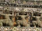 Wat-Arun-Tower-Guardians.jpg (143kb)
