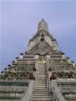 Wat-Arun-looking-up-1.jpg (82kb)