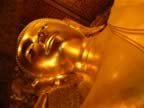 Wat-Pho-Giant-Reclining-Buddha-2.jpg (74kb)