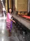 Wat-Pho-offering-bowls-Sissy-1.jpg (90kb)