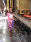 Wat-Pho-offering-bowls-Sissy-2.jpg (89kb)