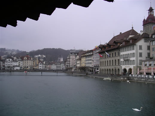 images/Luzern-river-banks-3.jpg