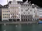 Luzern-river-banks-1.jpg (55kb)