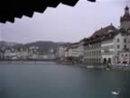 Luzern-river-banks-3.jpg (31kb)