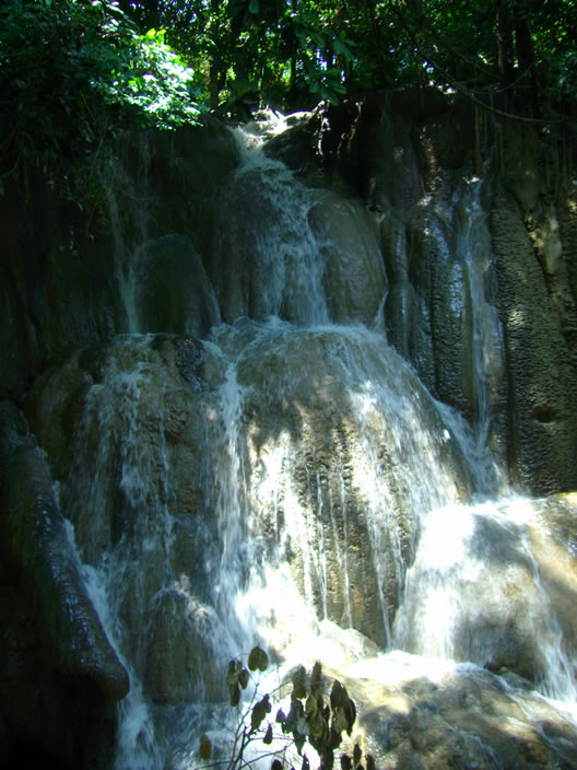images/Pha-Dang-National-Park-waterfall-2.jpg