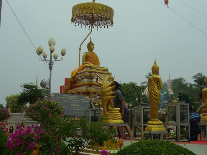 images/Wat-Phra-That-Phanom-Prang-Budda-2.jpg
