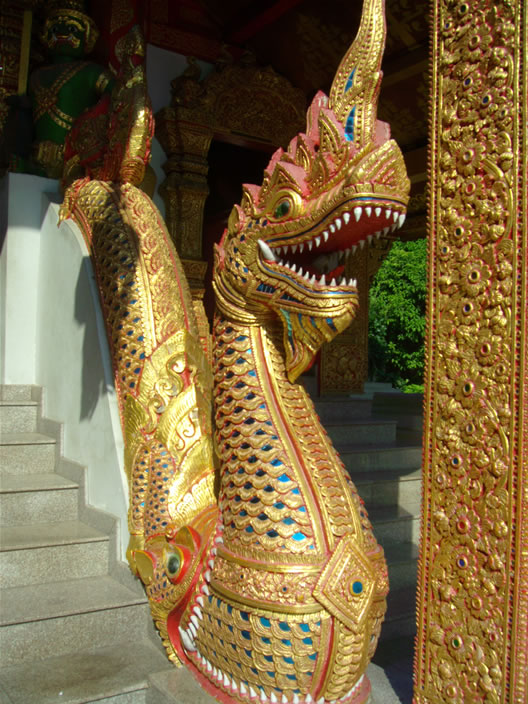 images/Wat-Srisuphan-entrance-Guardian.jpg