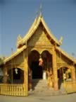 Wat-Srisuphan-entrance-2.jpg (90kb)