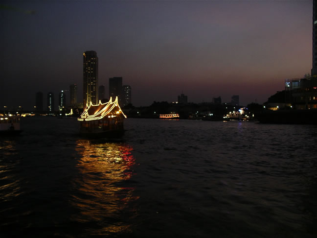 images/Bangkok-Wahn-Fah-boat-1.jpg