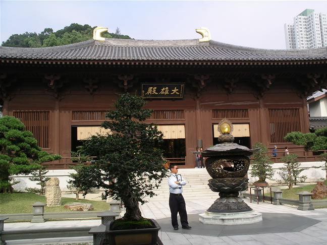 images/Chi-Lin-Nunnery-SecurityGuard.jpg