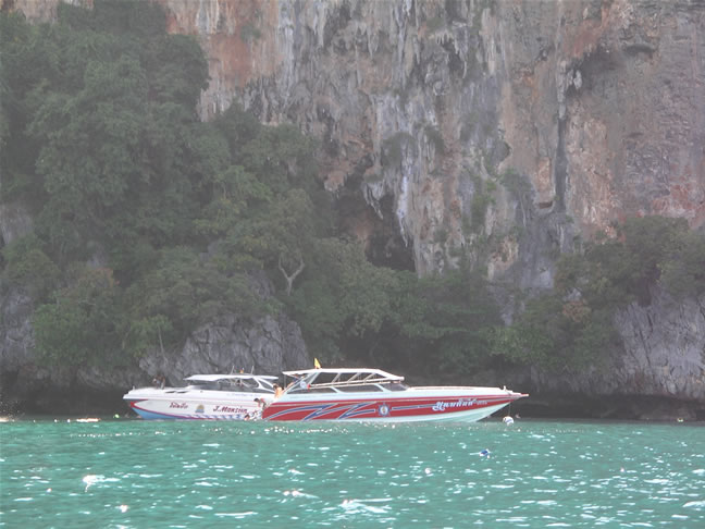 images/PhiPhi-SpeedBoats.jpg