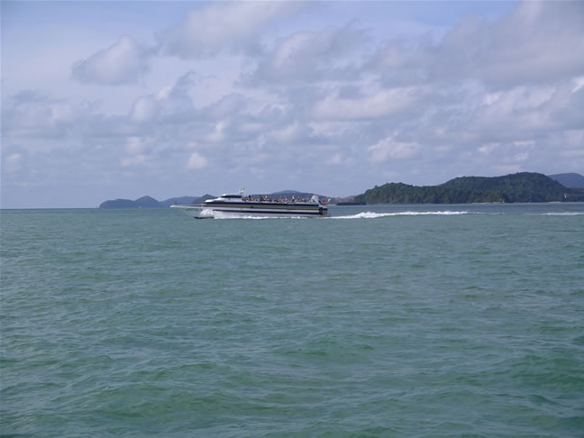 images/Ferry-to-PhiPhi.jpg