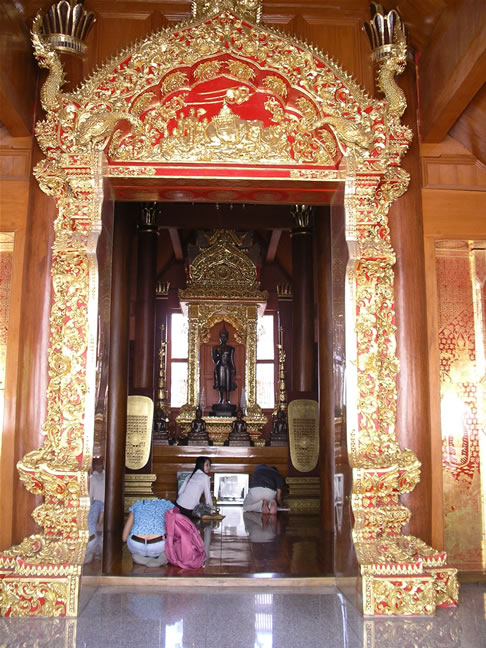 images/Doi-Suthep-Budda-pray-1.jpg