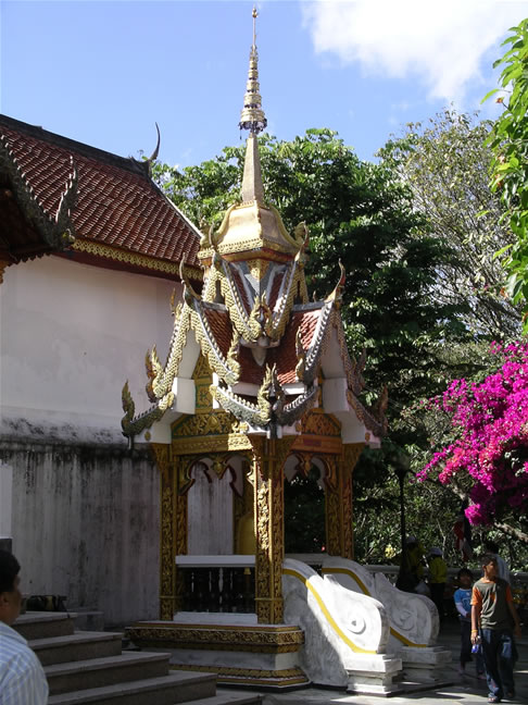 images/Doi-Suthep-Spirit_House.jpg