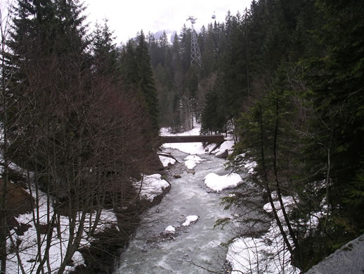 images/Adelboden-Sillerenbuhl-hike-river.jpg