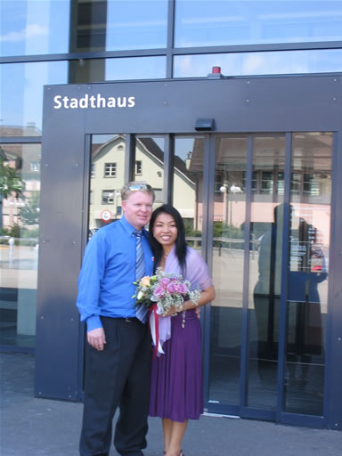 images/E-Married-Couple-leaving-Stadthaus-2.jpg