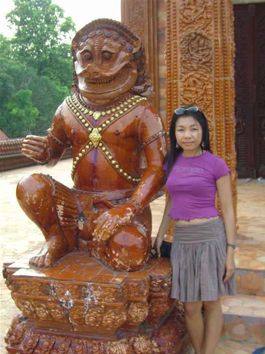 images/Ubon-wat-guardian-Sissy.jpg