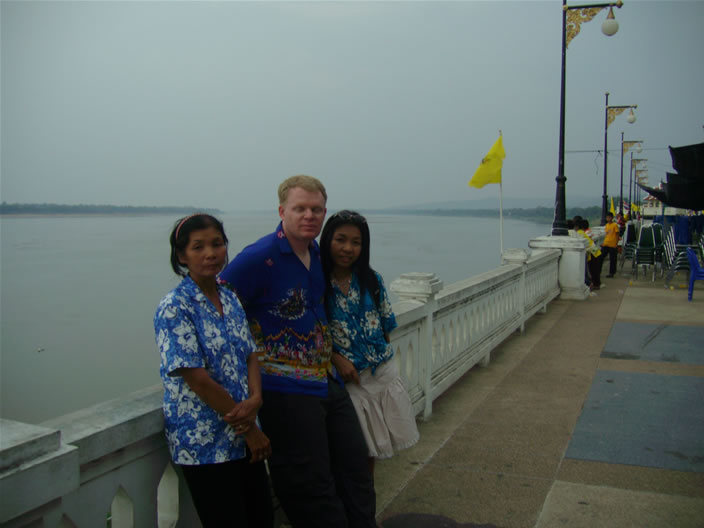 images/Mukdaha-Mekong-SissyMom-Alex-Sissy.jpg