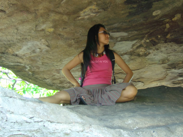 images/Phu-Pha-Theob-Park-Sissy-holding-up-rocks.jpg