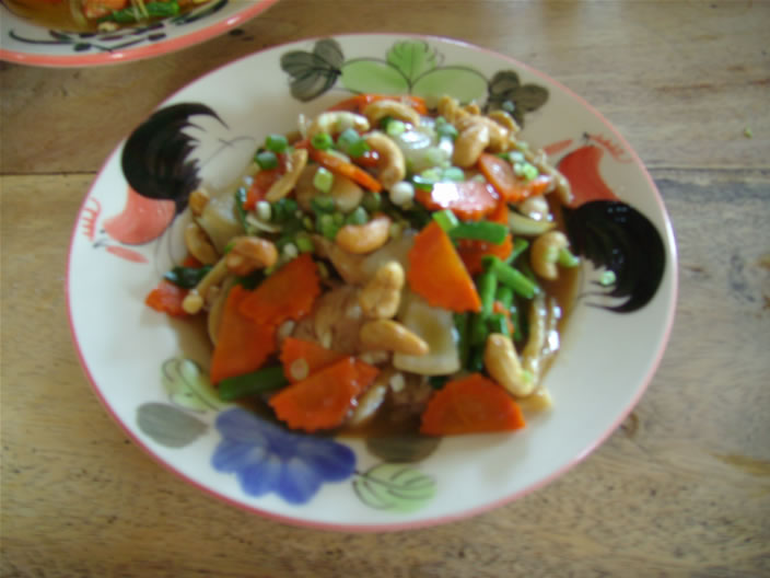 images/Thai-Cooking-Farm-chicken-with-peanuts-done-Sissy.jpg