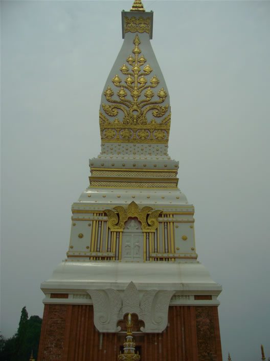 images/Wat-Phra-That-Phanom-Prang-1.jpg