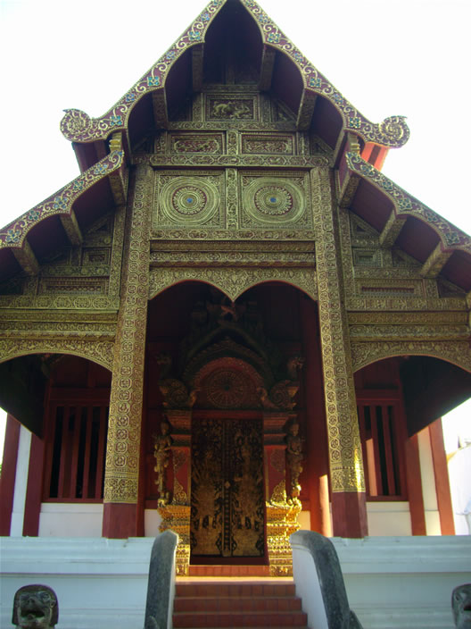 images/Wat-Pra-Singh-entrance.jpg