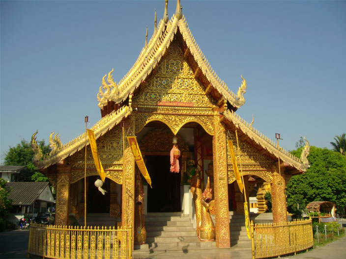 images/Wat-Srisuphan-entrance-1.jpg